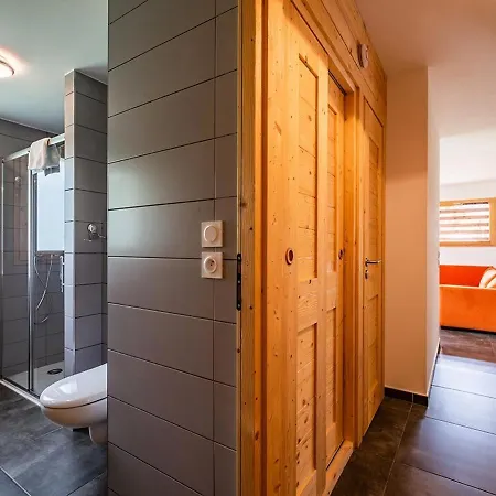 3 Pieces + Cabine, 6 Pers, Terrasse Sud/est, Proche Pistes, Garage, Wi-fi - Fr-1-671-106 *